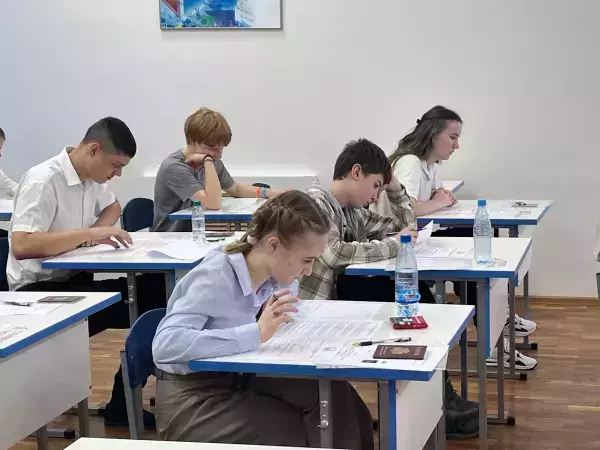 В Ростове около 13 тысяч выпускников 9-х классов сдают ОГЭ по математике