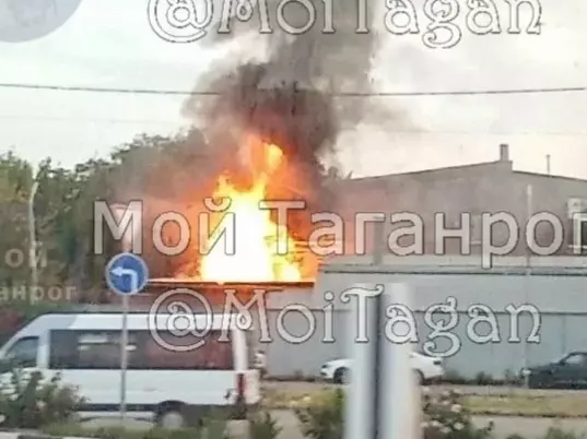 В Таганроге на Котлостроительной спустя почти полтора часа потушили пожар