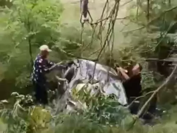 Фото к материалу: Пассажирка легковушки пострадала в ДТП с фурой на трассе Ростовской области