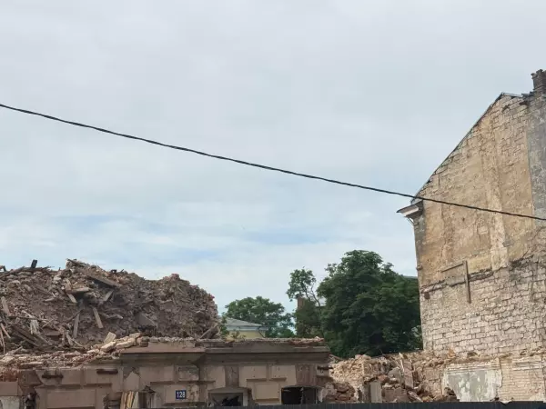Фото к материалу: В Ростове снос дома наследника Парамонова близится к завершению